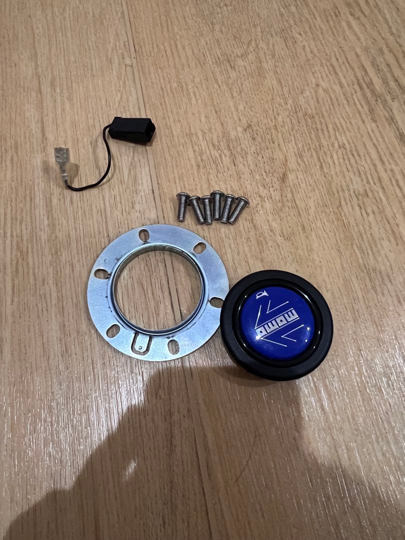 MOMO ステアリングホイール