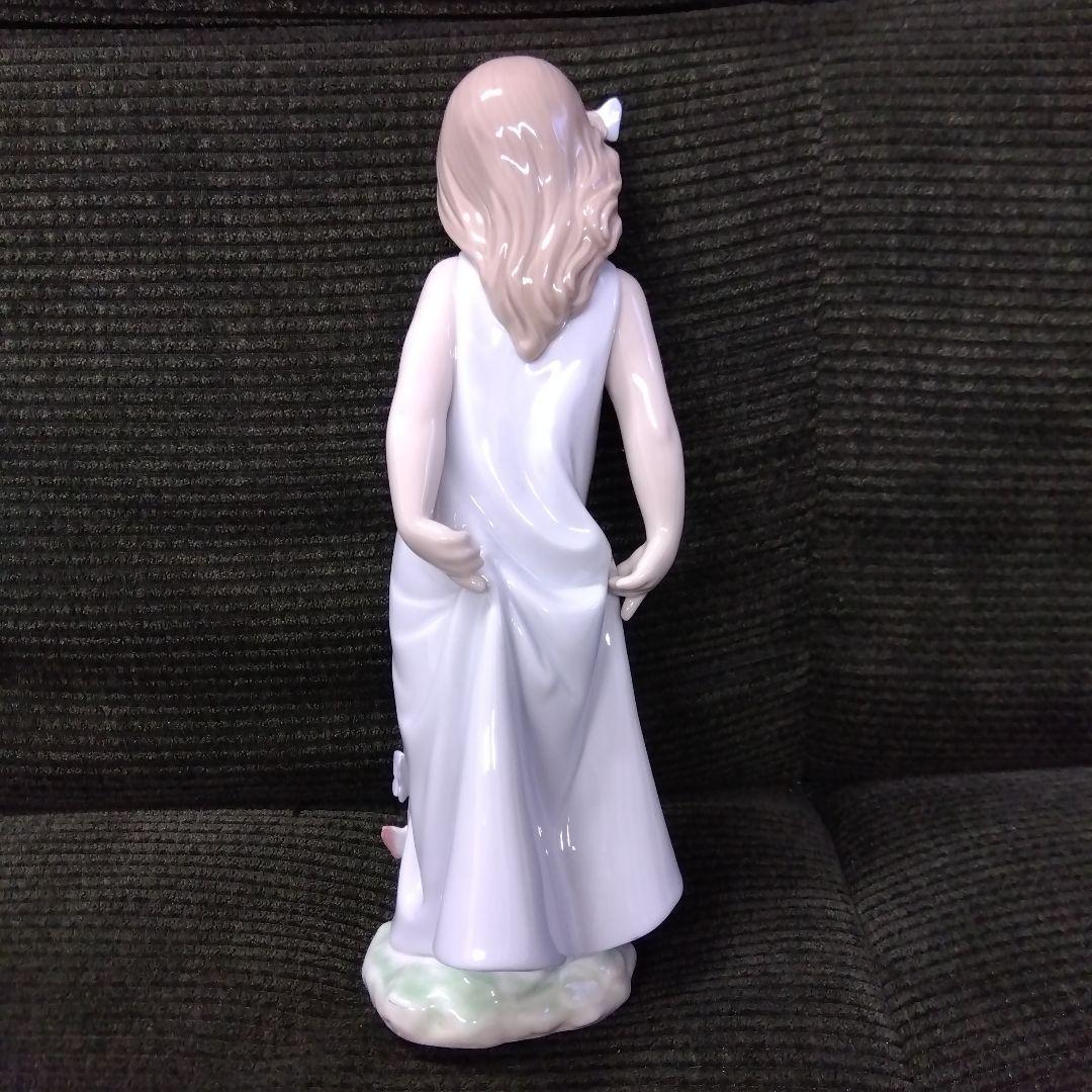 リアドロ　蝶とお友達