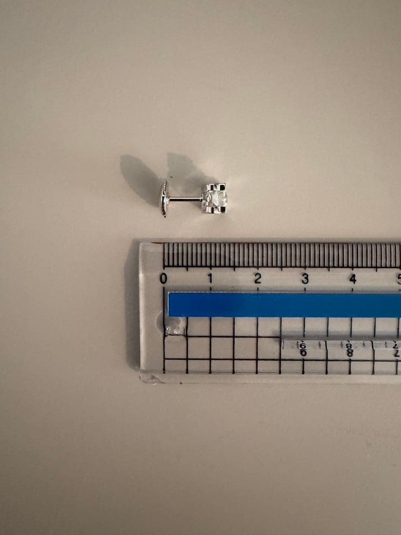 カルティエ0.6ctCドゥダイヤピアス　片耳