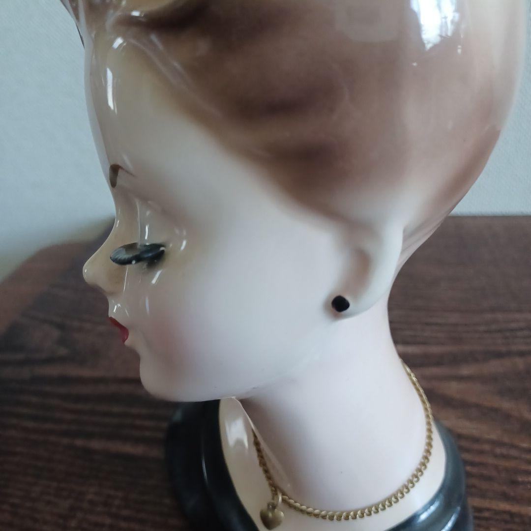 ビンテージ レディヘッドベース 陶器製の置物花瓶　黒のドレスにハートのネックレス