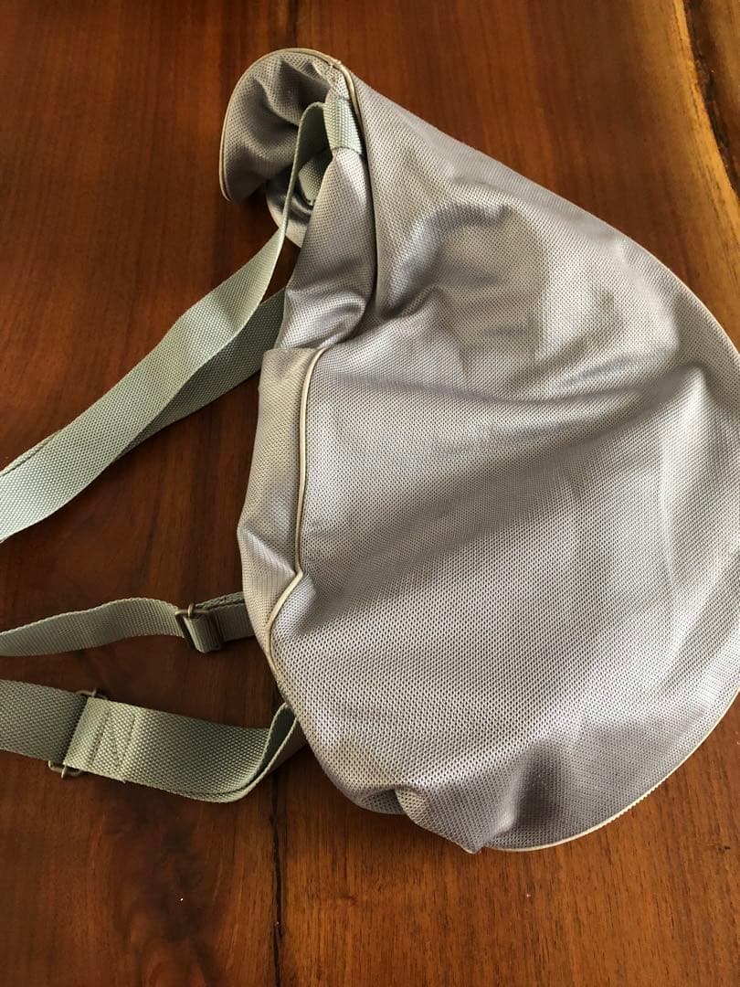 イッセイミヤケグレー メッシュバックパックレア美品軽量希少個性的オシャレ斜め掛け