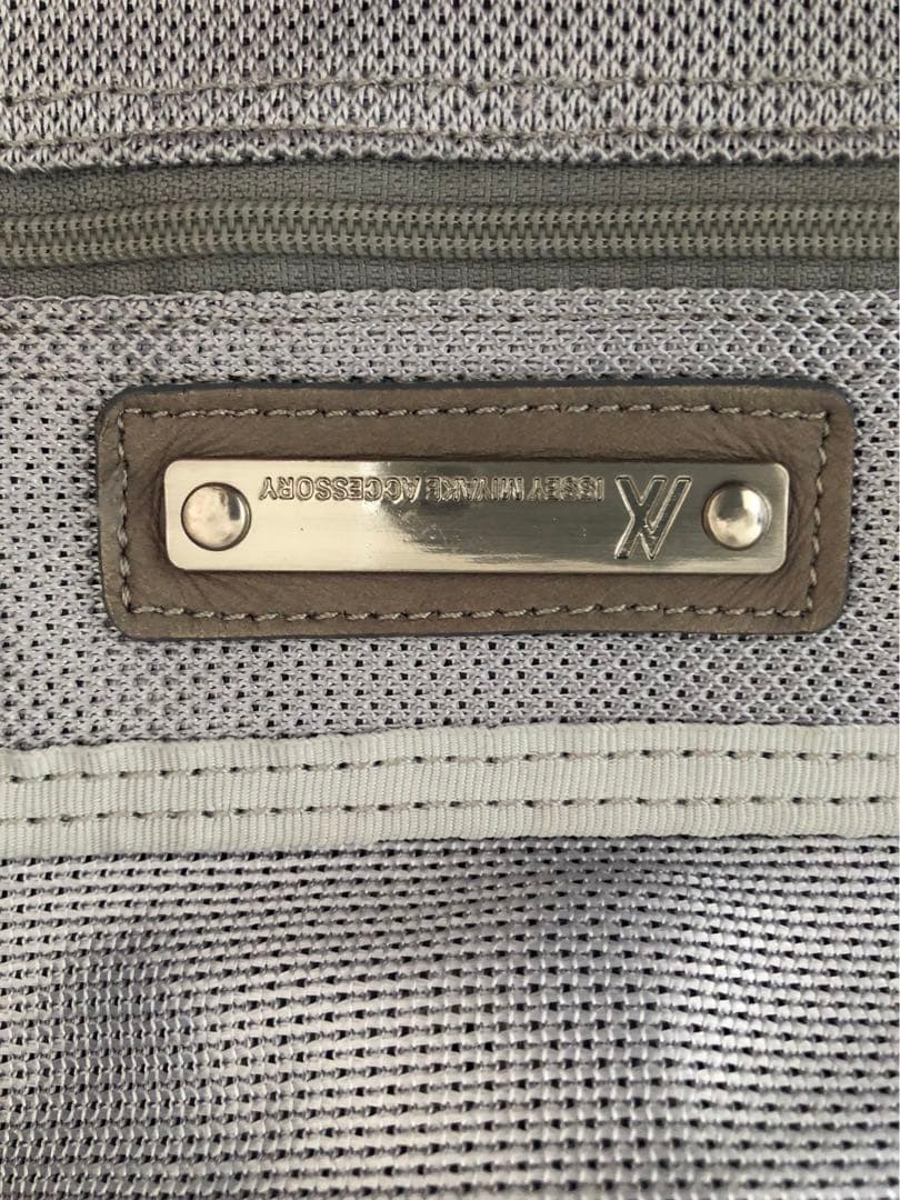 イッセイミヤケグレー メッシュバックパックレア美品軽量希少個性的オシャレ斜め掛け