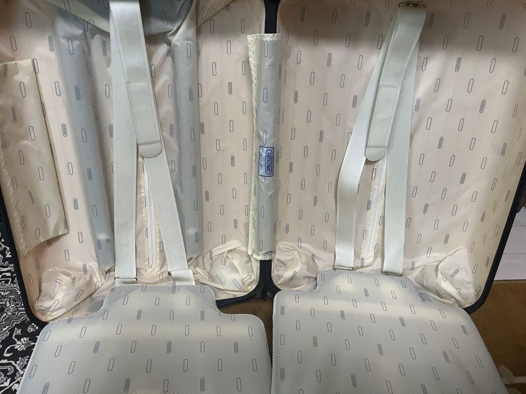 リモア　4輪　TSA キャリーケース