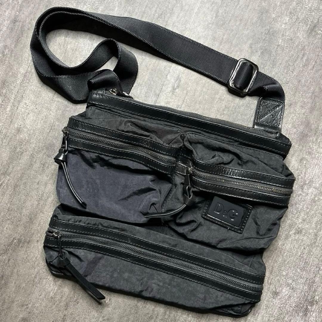 人気】DOLCE&GABBANA ナイロン プレート ロゴ ショルダー バッグ