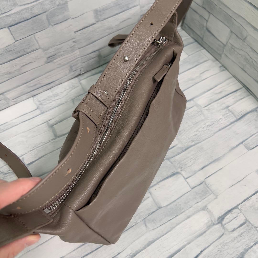 ear PAPILLONNERイアパピヨネ ボックスショルダーバッグ モカ 山羊