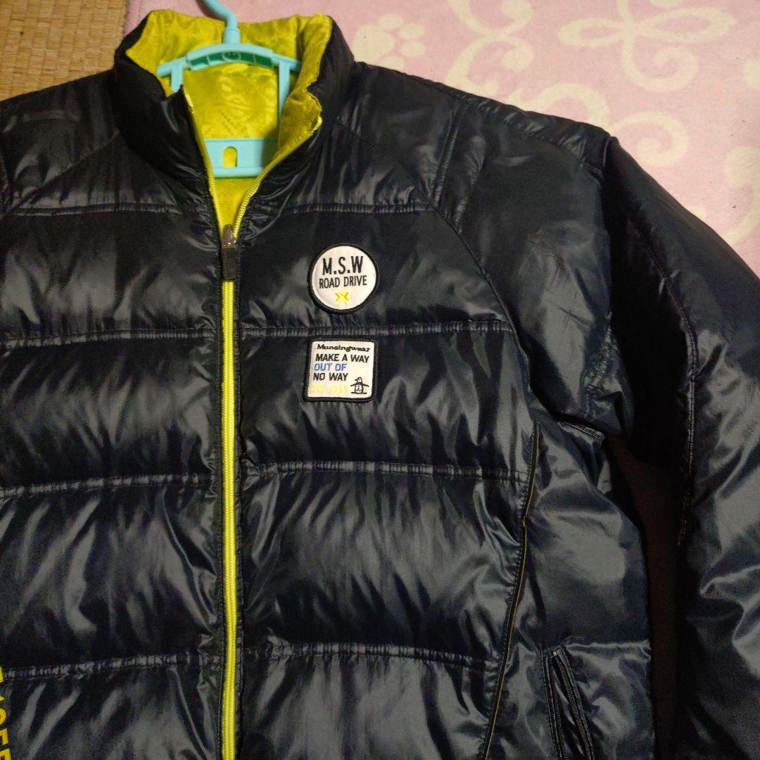 マンシングウェア、リバーシブルのブラック＆蛍光グリーンイエローのダウンジャケット