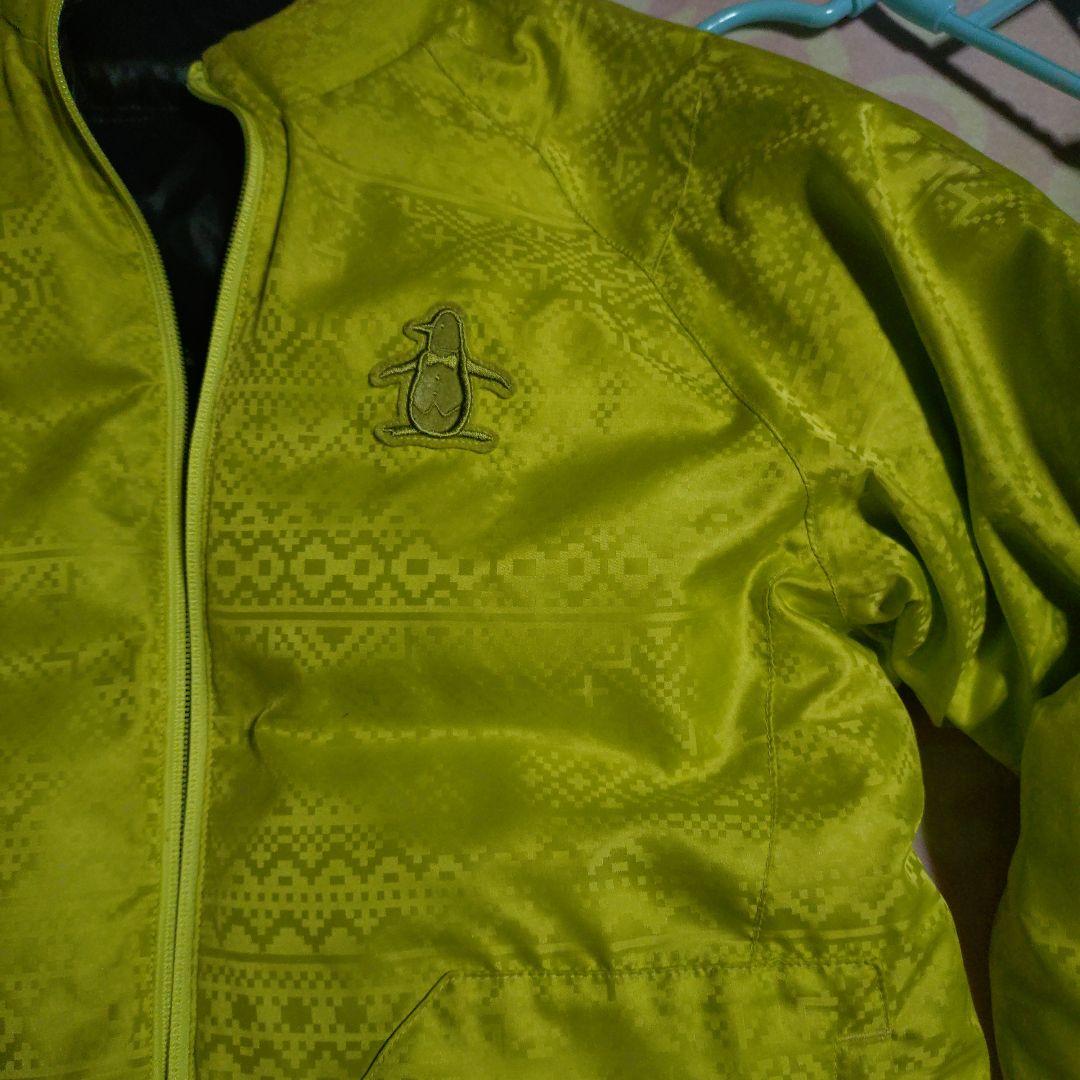 マンシングウェア、リバーシブルのブラック＆蛍光グリーンイエローのダウンジャケット