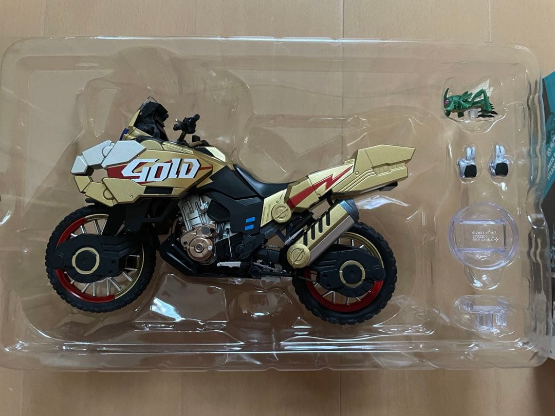 S.H.Figuarts ゴルドダッシュ(箱無し)＆ガッチャード(武器無し)