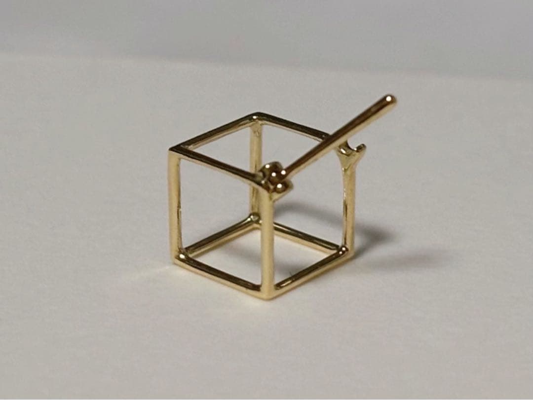 〈シハラ〉スクエアピアス7