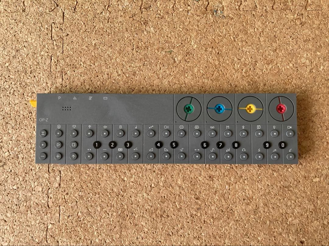 OP-Z シンセサイザー | Teenage Engineering
