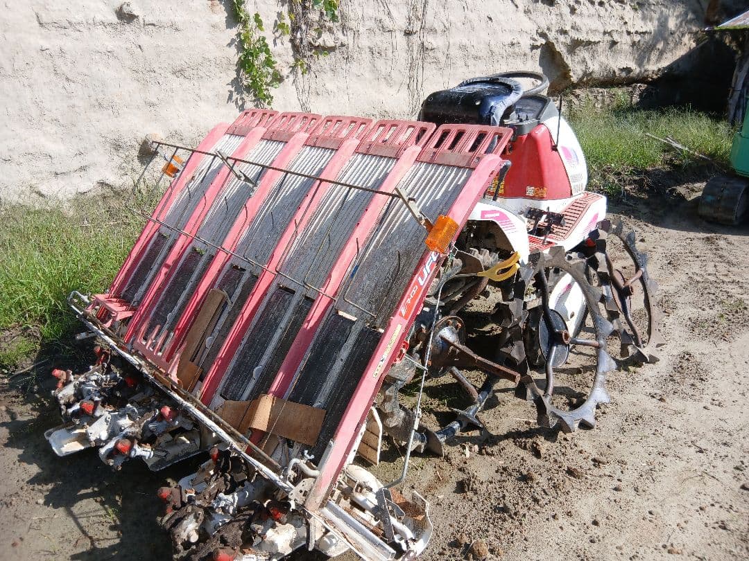 Pe-50乗用田植え機 ホワイト/レッド