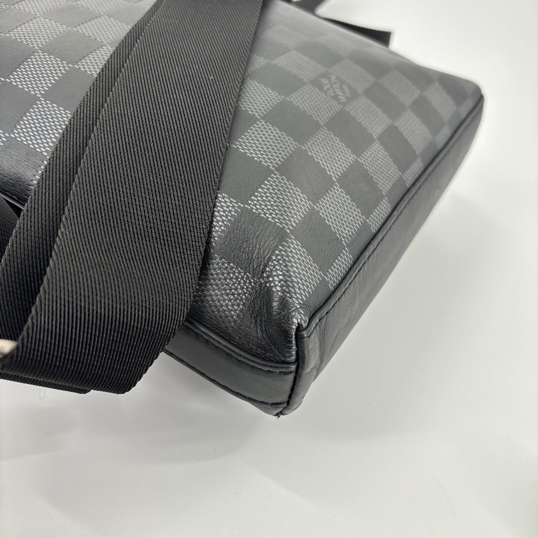 新品同様 ルイヴィトン ダミエアンフィニ ディスカバリーメッセンジャーPPM 黒