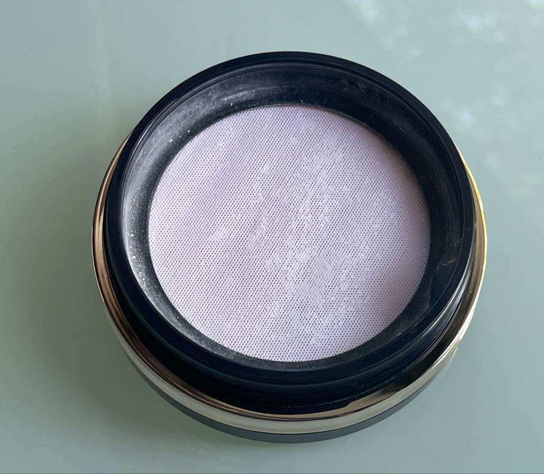 クレ・ド・ポー ボーテ　プードルトランスパラントｎ Ｍ／１ライト（箱・パフ付き）