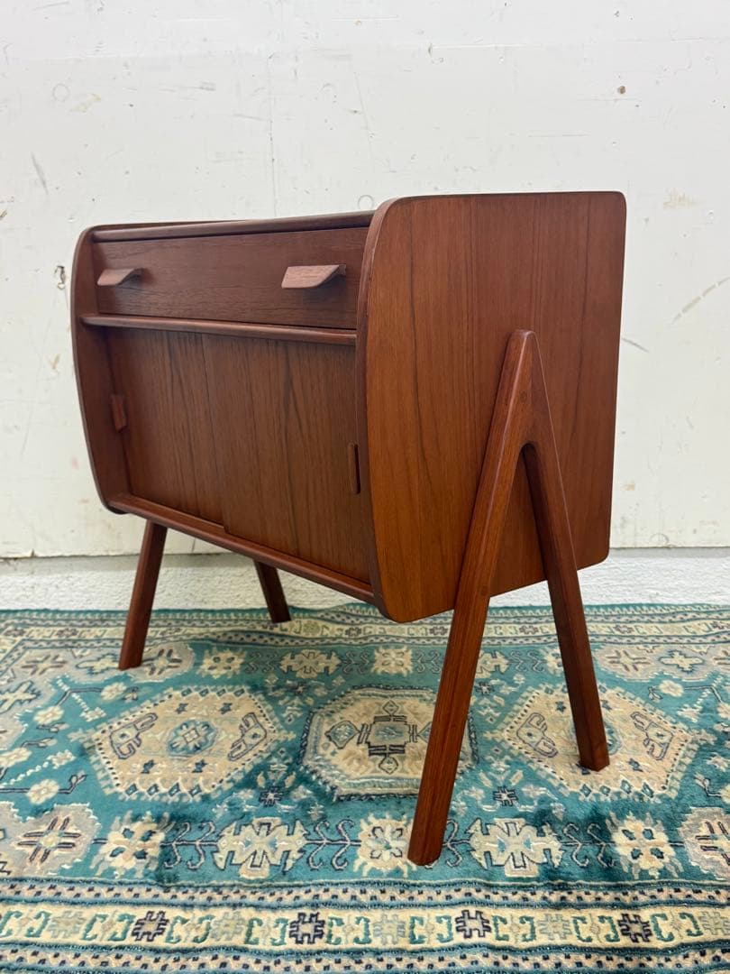 Klokken 北欧/デンマーク/ヴィンテージ家具/キャビネット/チーク 鍵付きキャビネット｜北欧ヴィンテージ｜チーク｜デンマーク | kerran