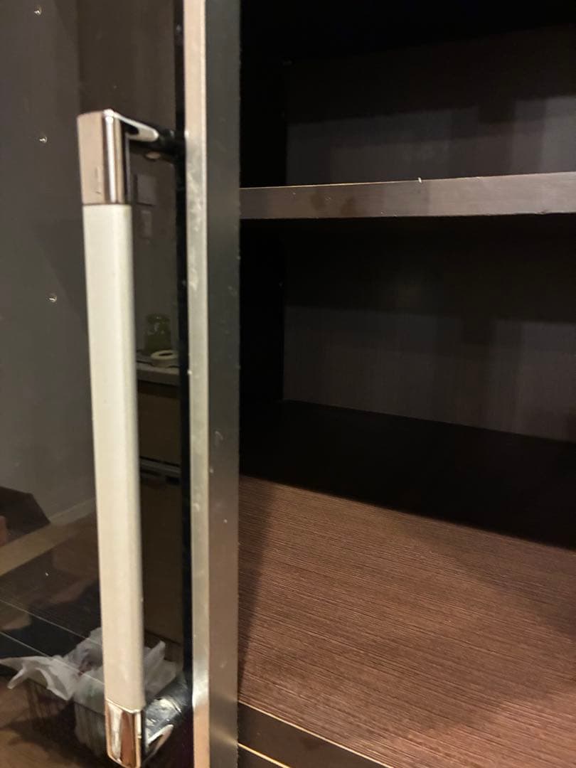 食器棚　ダークブラウン　ガラス扉付き