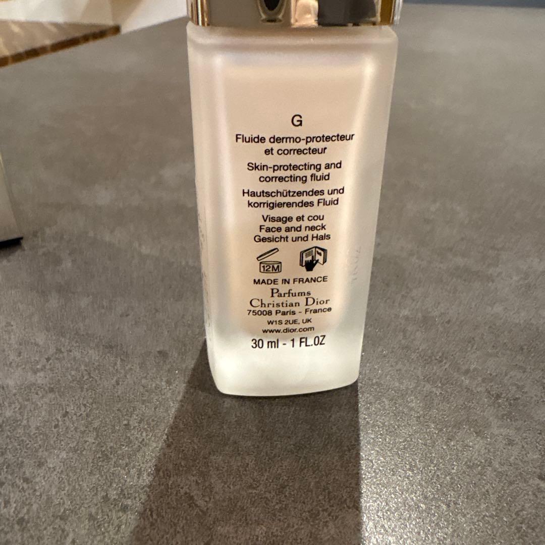 Dior プレステージ ホワイト ル プロテクターUV ルミエール シアーグロウ