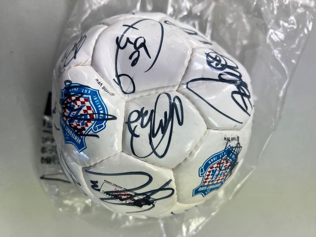サッカーボール サイン入り ヴァンフォーレ甲府 - メルカリ