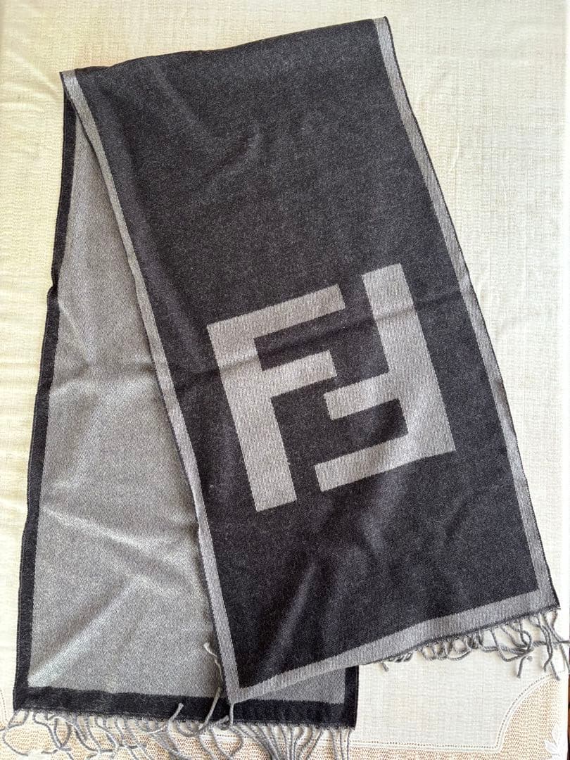 【値下げ】FENDI マフラー