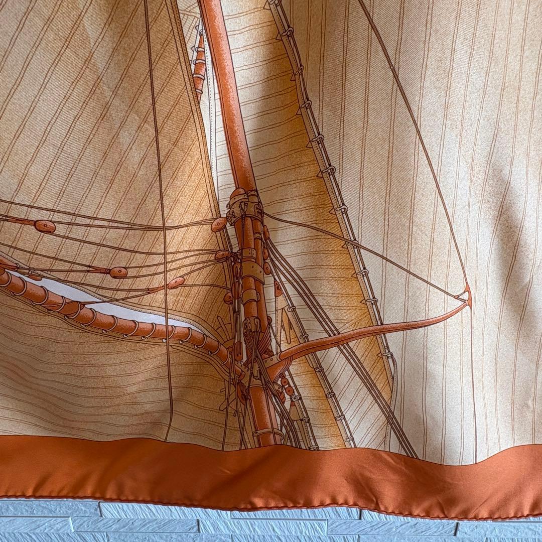 【HERMÈS】エルメス スカーフ カレ90 追い風 ヨット柄 オレンジ系