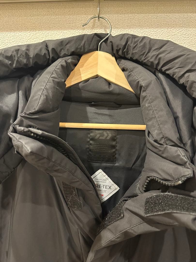 DAIWA PIER39 GORETEX DOWN JACKET 腕に傷あり