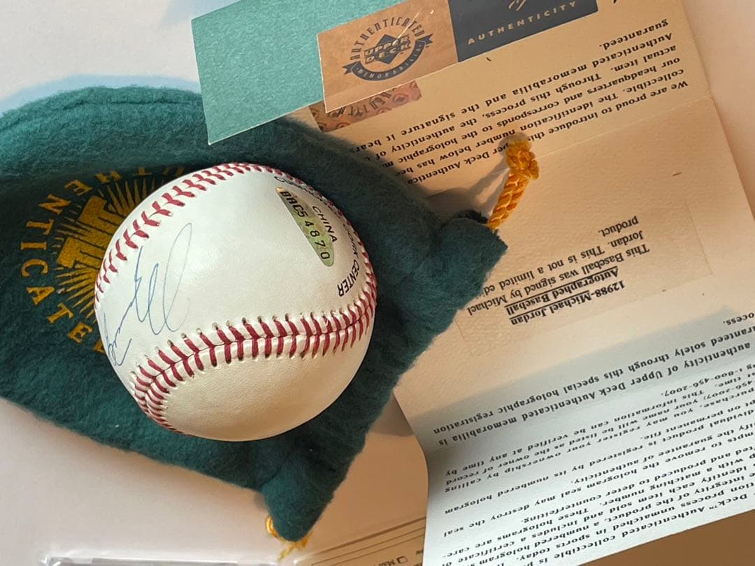 マイケル・ジョーダン直筆サイン入りボール 証明書／外箱付きアッパー