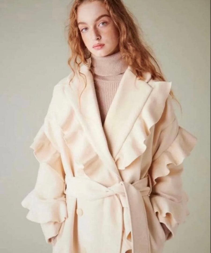 【着用短時間3.4回】エステラケー　フリルベルテッドコート　ホワイト