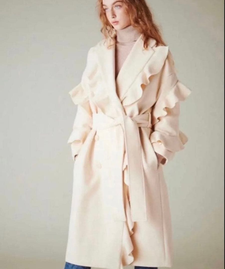 【着用短時間3.4回】エステラケー　フリルベルテッドコート　ホワイト