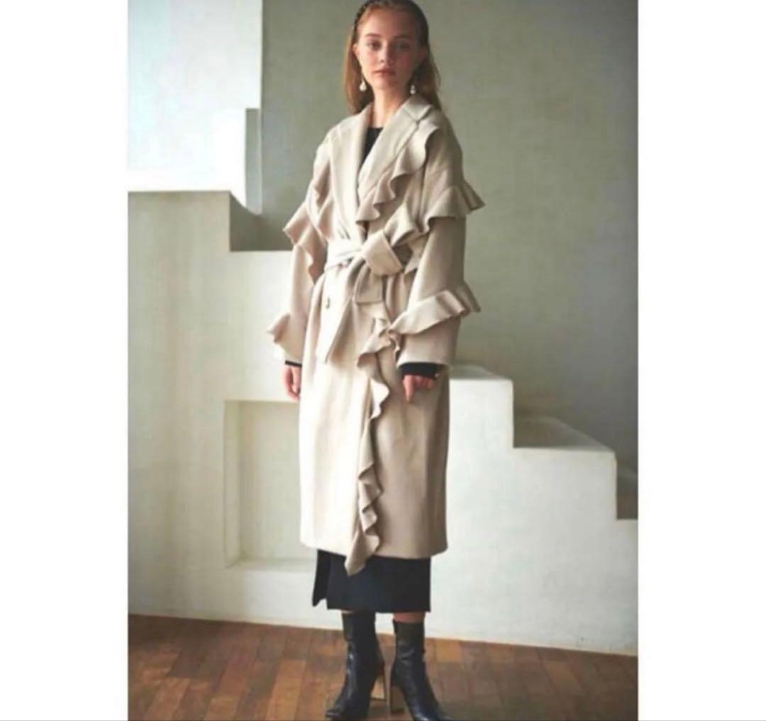 【着用短時間3.4回】エステラケー　フリルベルテッドコート　ホワイト