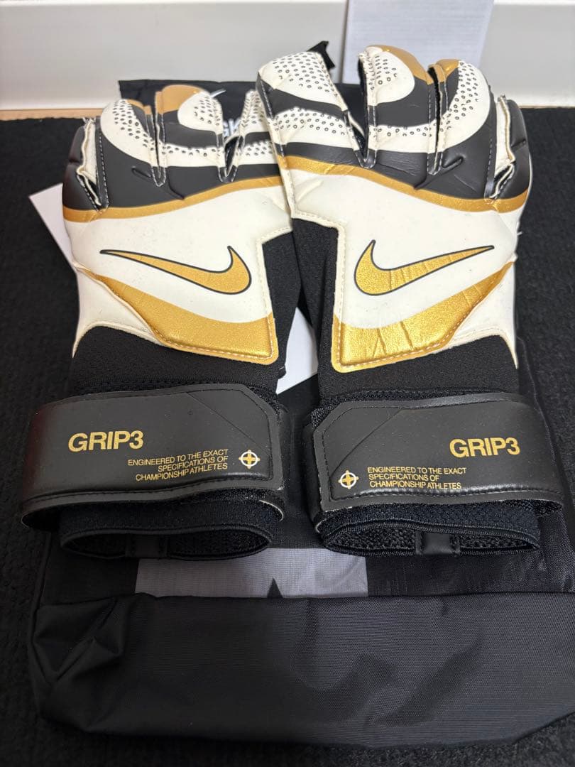 ナイキ 220ジュニアレジェンド10 アカデミーGRIP 3 キーパーグローブ
