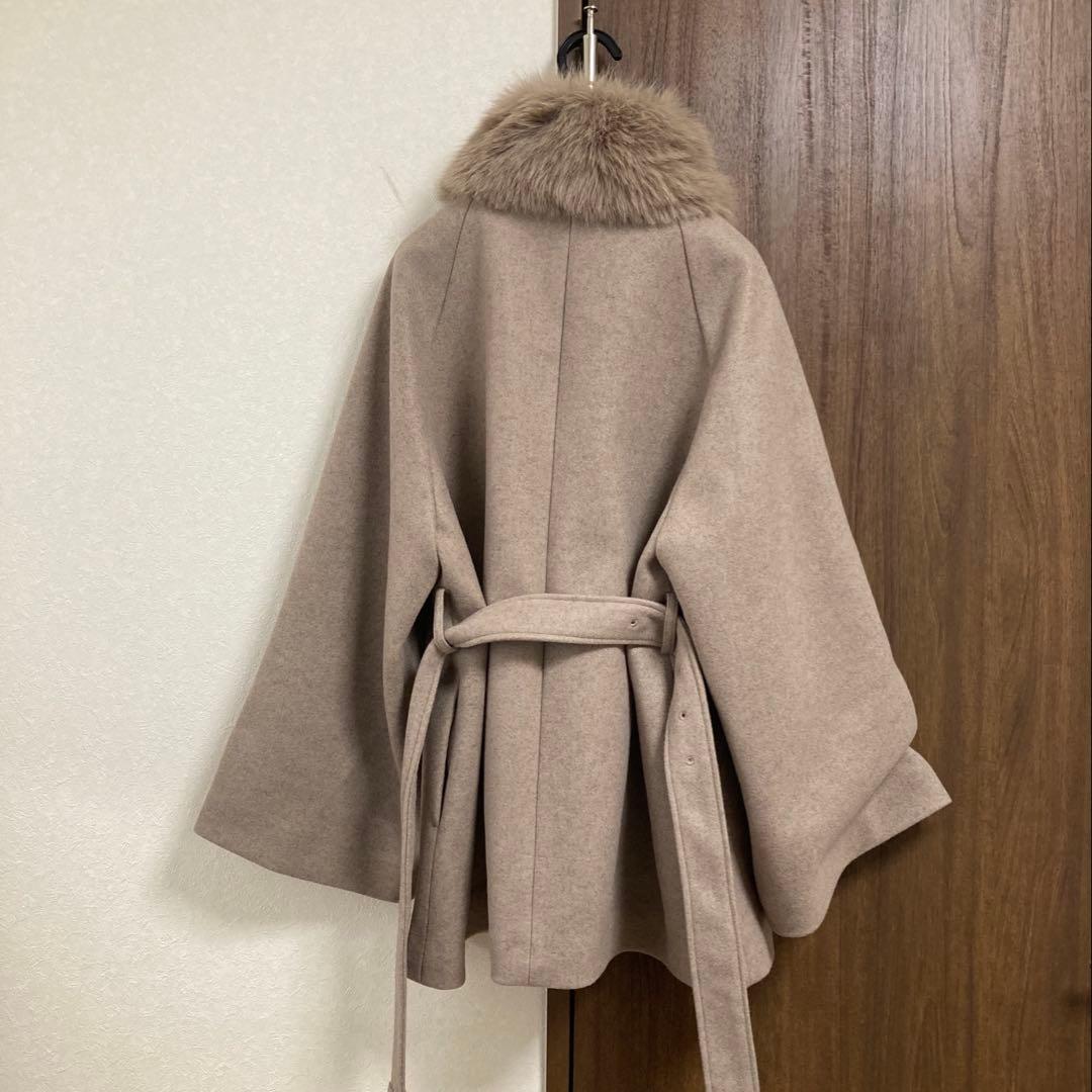 新品未使用　Chico ファー取り外しケープコート　グレージュ　完売色　裏地あり