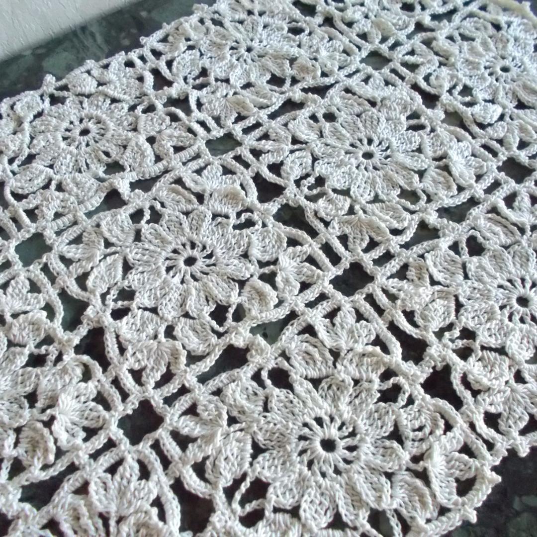 レース編み マルチカバー 北欧風 グラニースクエア 花モチーフ