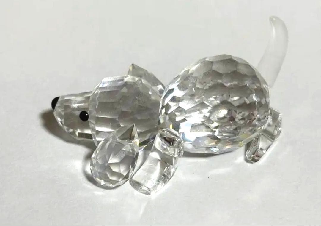 スワロフスキー 伏せビーグル犬