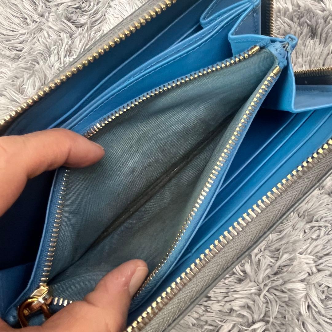 良品✨PRADA ラウンドファスナー　シボレザー　メタルロゴ　グレー　長財布