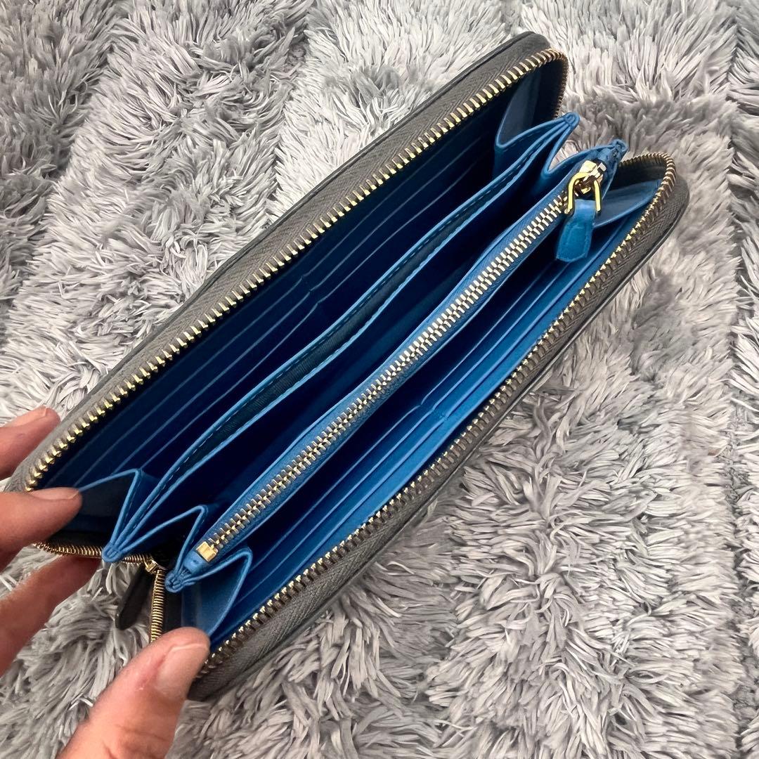 良品✨PRADA ラウンドファスナー　シボレザー　メタルロゴ　グレー　長財布