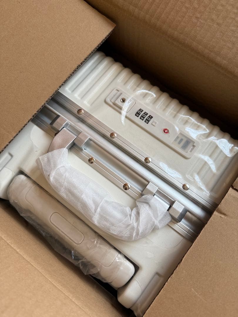 ＊FA＊　ホワイト 前開きキャリーケース XS