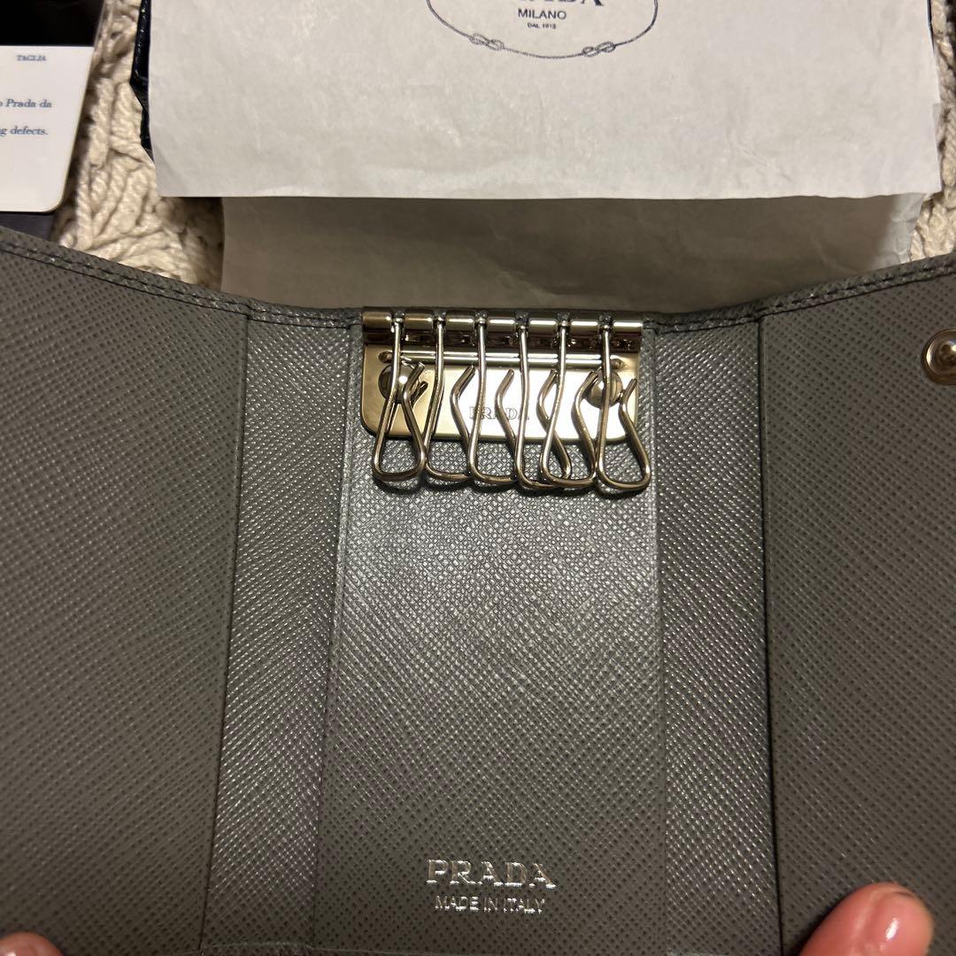 PRADA キーケース マルモ　シルバー　リボン　未使用　新品　グレー