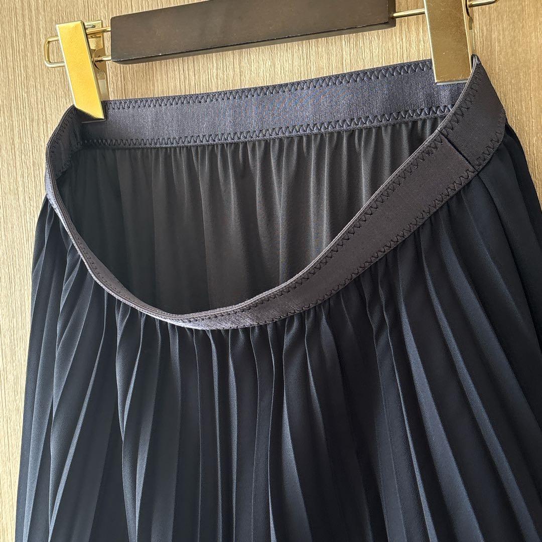 【892】アナイ　バックサテンアムンゼンプリーツ　スカート　濃紺　38