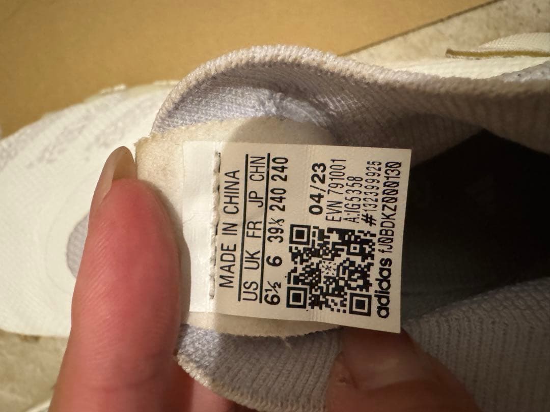 adidas ホワイト シューズ 6 (JP 240)