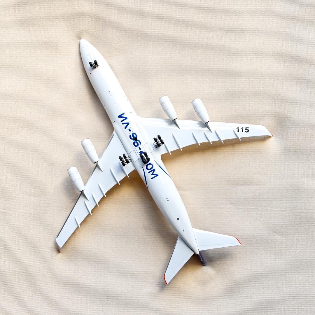 ☆ネスレス様☆IL-96-400M UAC ハウスカラー 1/400 - メルカリ