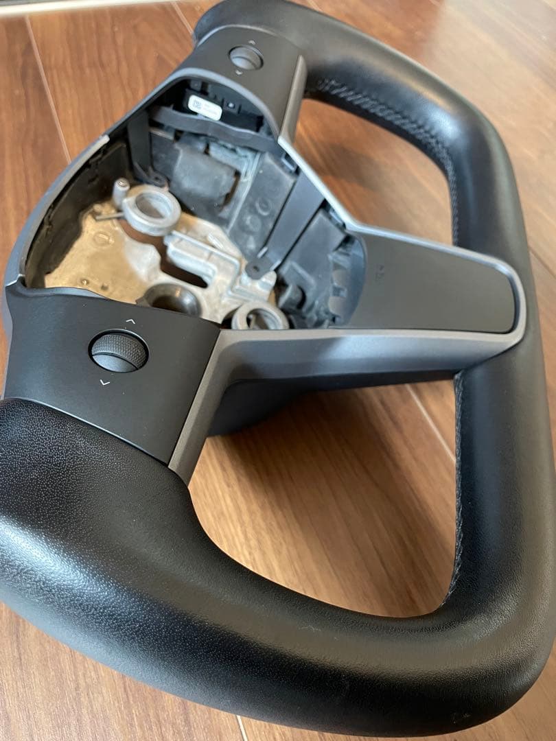 C*O様 【美品】テスラヨークハンドルAroham製（モデルY2022-23)