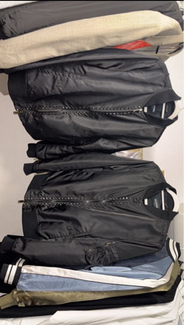 VALENTINO ロックスタッズ ブルゾン MA-1 size48 値下げ可能 - メルカリ