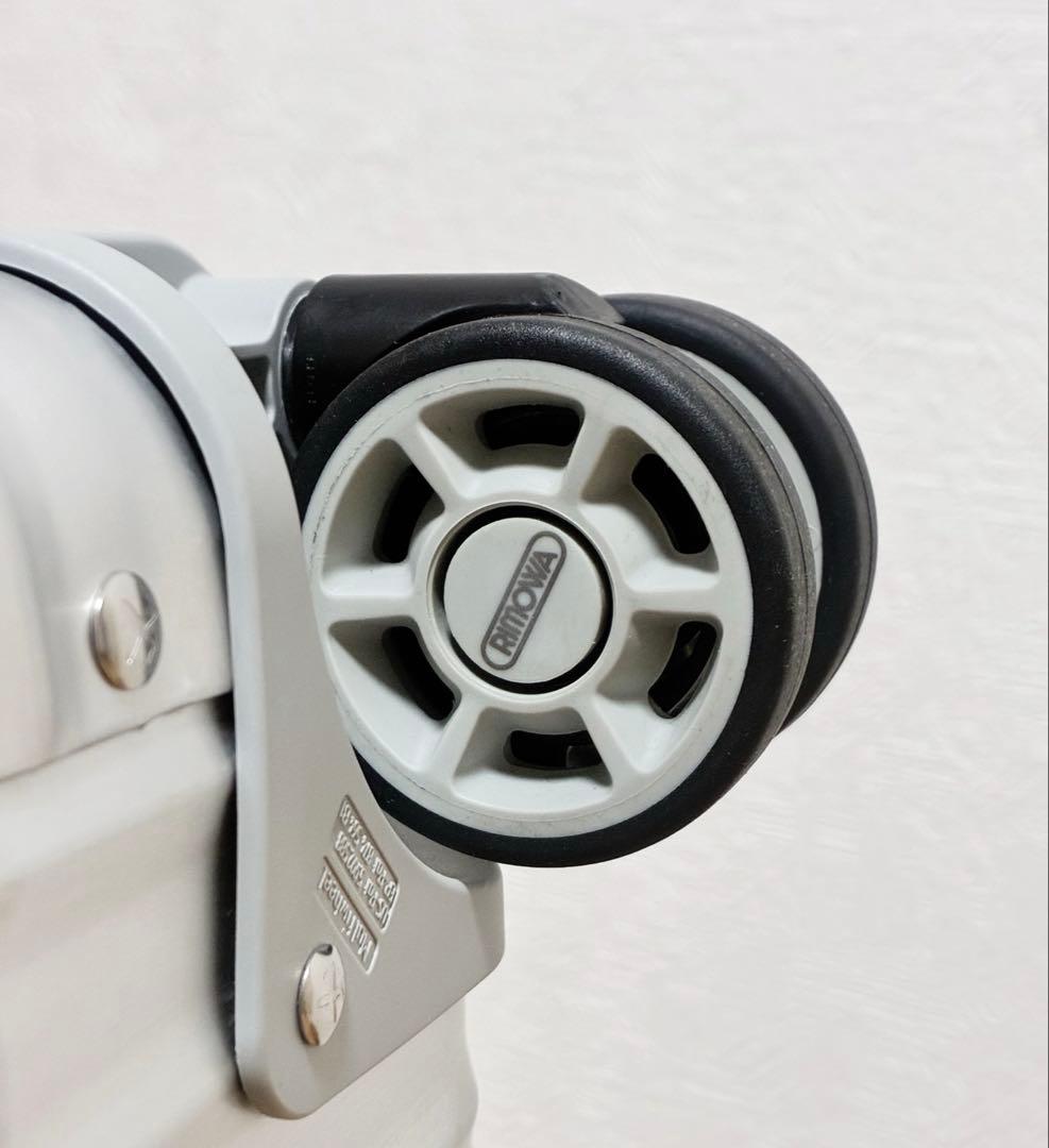 【美品】 リモワ クラシックフライト 4輪 マルチホイール 63L 廃盤モデル