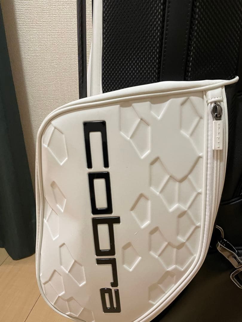 Cobra フード付きキャディバッグ ブラック/ホワイト