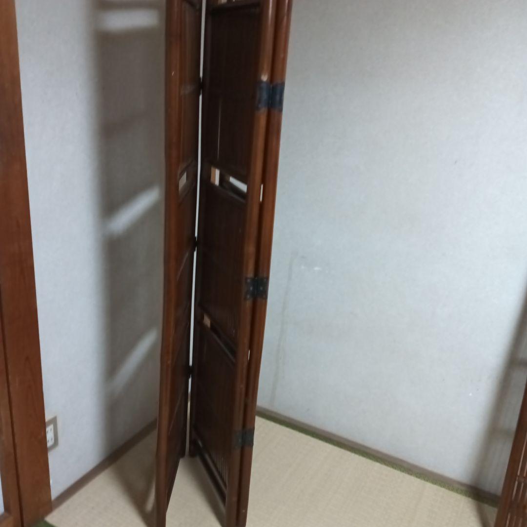 木製ブラウンシェルフ