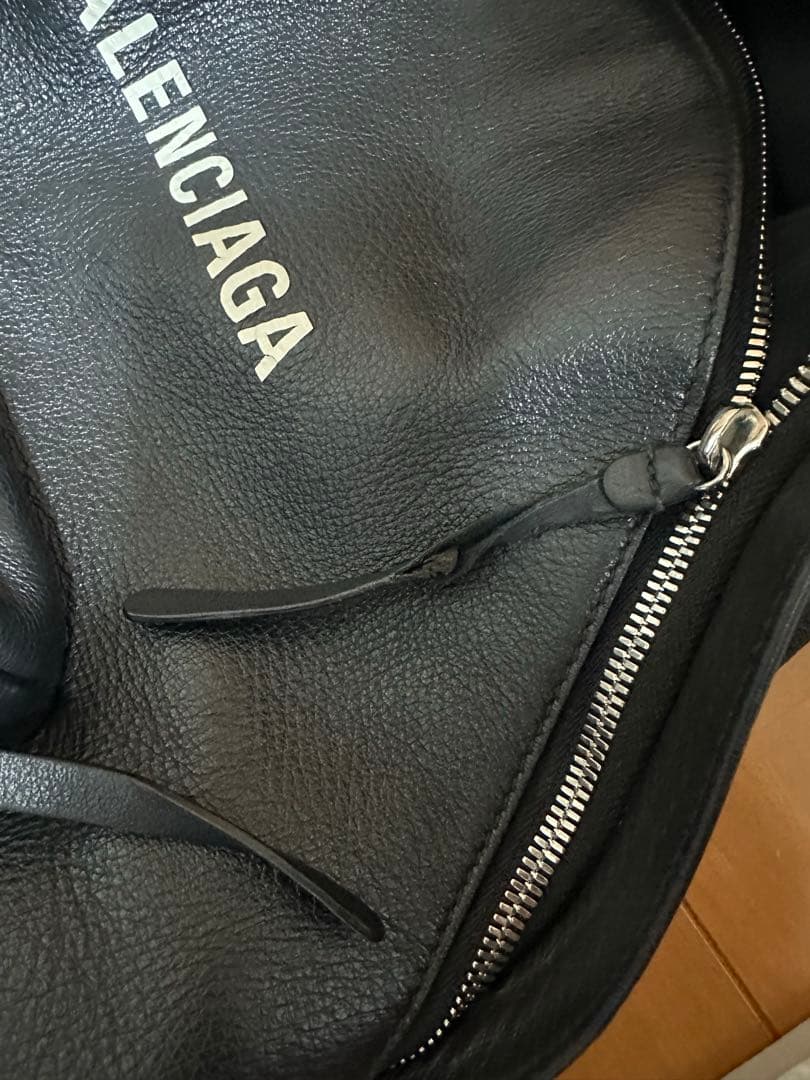 BALENCIAGA ブラックレザーリュック