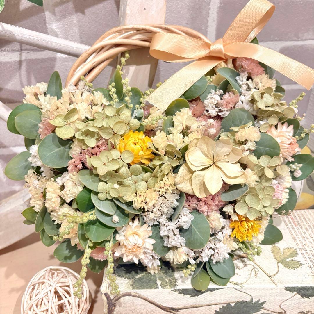 グリーンミモザとアナベルのハーフリース - メルカリ