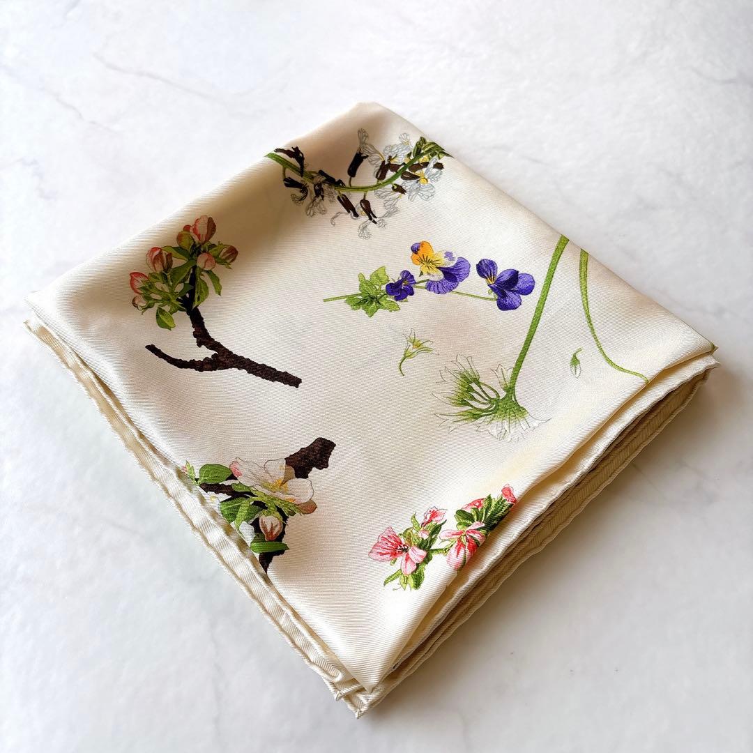 極美品 GUCCI 大判シルクスカーフ フローラ 桜 満開 スプリングカラー