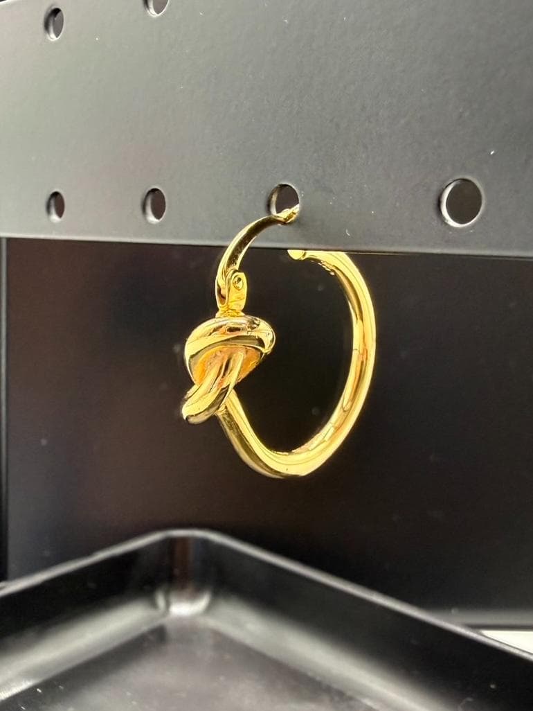 CELINE ノット フープ ピアス 片耳のみ ゴールド