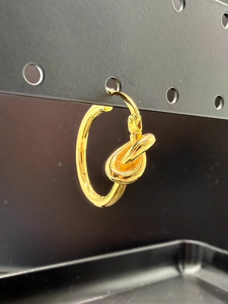 CELINE ノット フープ ピアス 片耳のみ ゴールド