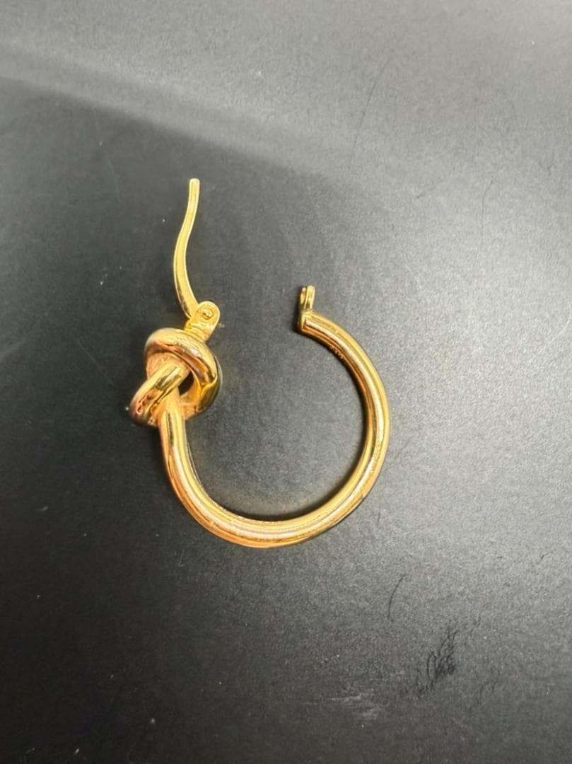 CELINE ノット フープ ピアス 片耳のみ ゴールド